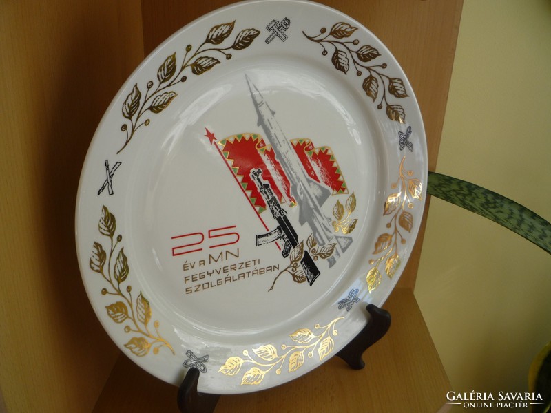 Mn decorative plate.