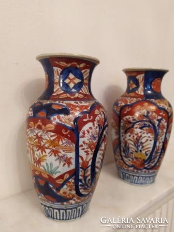 Antik 2 db kínai Kína hibátlan patinás nagyon szép virágos kék vörös porcelán váza Ázsia