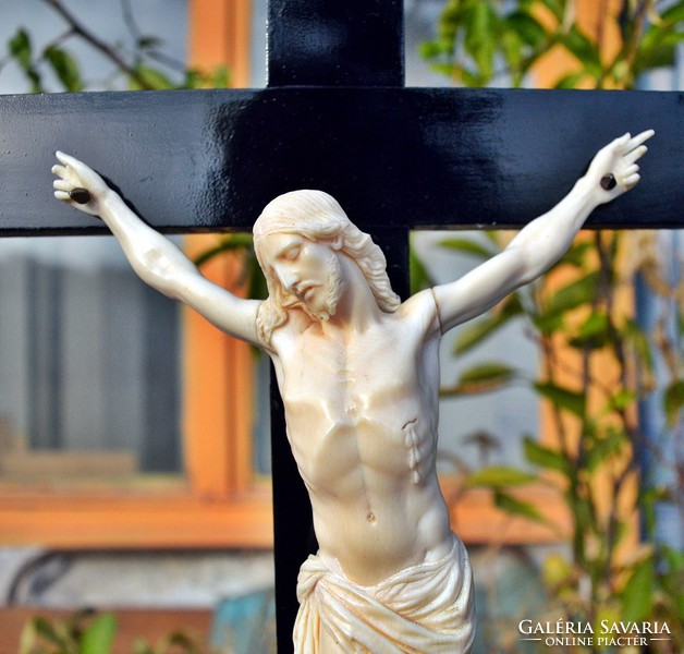 46. Antique, bone of Jesus Christ (20.5Cm), 65 cm base crucifix, cross, corpus