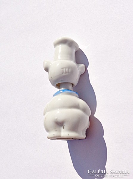 Régi porcelán gyűrű tartó figura