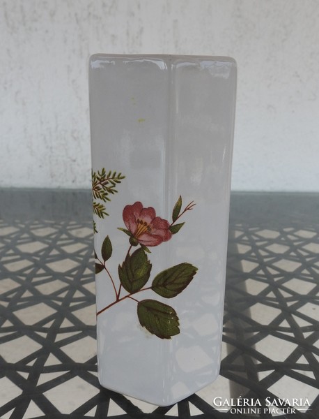 Xenos porcelán nyolcszög alakú virágmintás váza