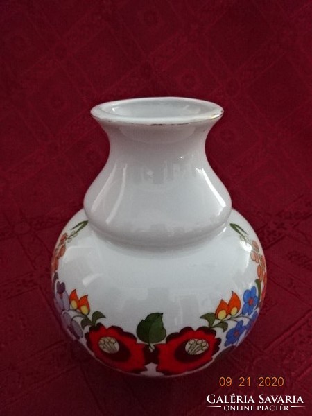 Kalocsai porcelán, kézzel festett váza, magassága 13,5 cm. Vanneki Jókai
