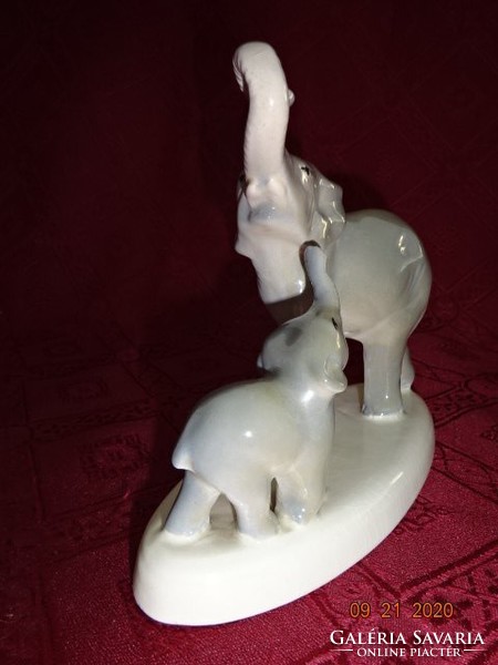 Granite porcelain figural sculpture, elephant mother and baby, length 15.5 cm. He has! Jokai.