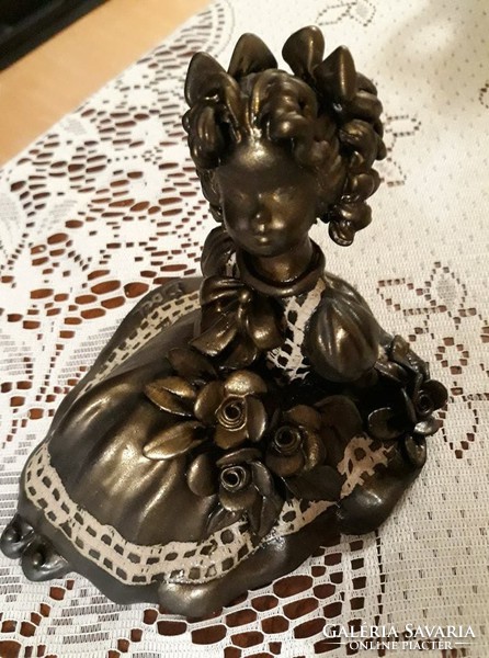 Bod Éva Munkácsy díjas keramikus alkotása, jelzett, bronz-grafit mázas kerámia, kislány figura
