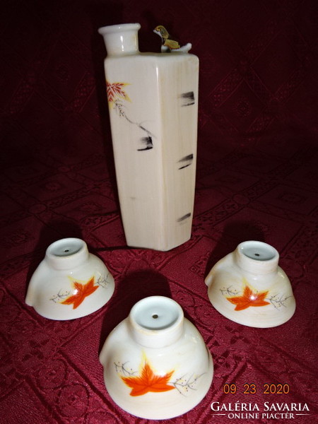 Japanese porcelain sake set, hand painted, whistle, with three cups. He has!