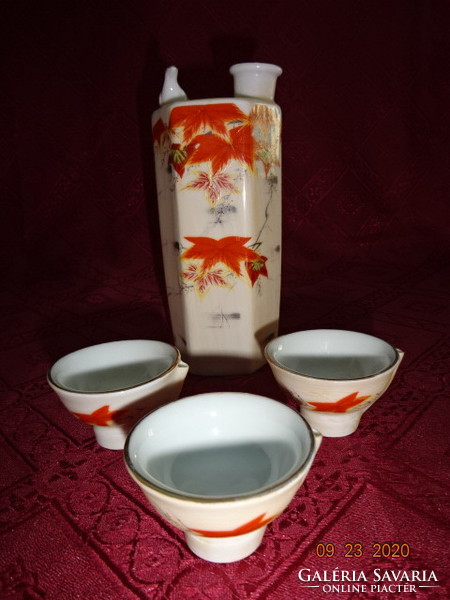 Japanese porcelain sake set, hand painted, whistle, with three cups. He has!