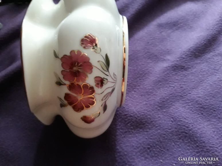 Zsolnay 5249/069 hand painted vase with a wonderful pattern and gold decor
