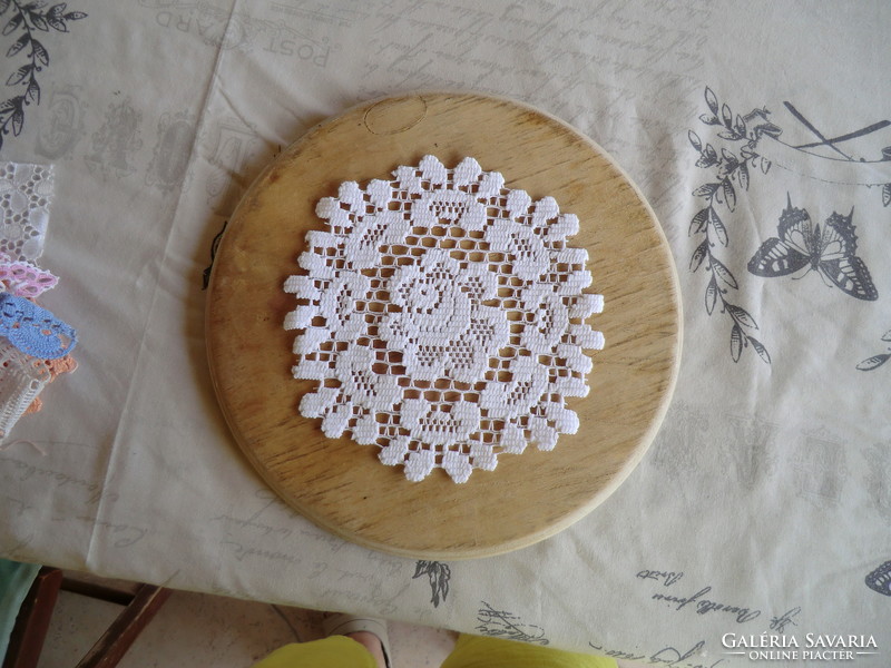 Machine lace 22 pieces with a diameter of 20 cm for wedding decor