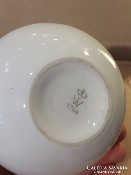 Német porcelán váza, 11 cm magas, 11 cm átmérőjű, hibátlan.