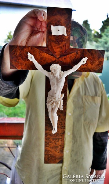 50. Antik CSONT Jézus Krisztus (17.8 cm), 40 cm intarzia feszület, aprólékos kereszt, korpusz