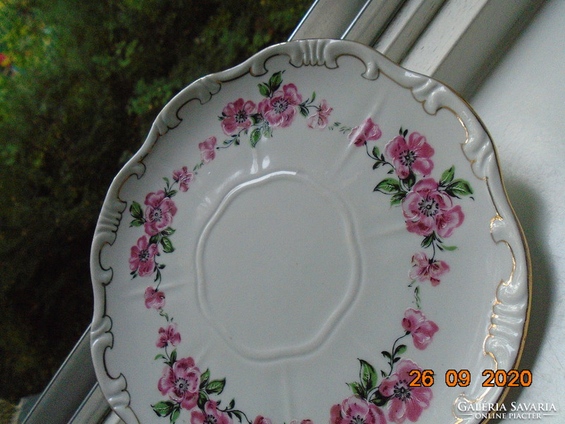 Pajzspecsétes, máz felett festett, aranykontúrozott, rózsás Zsolnay tányér