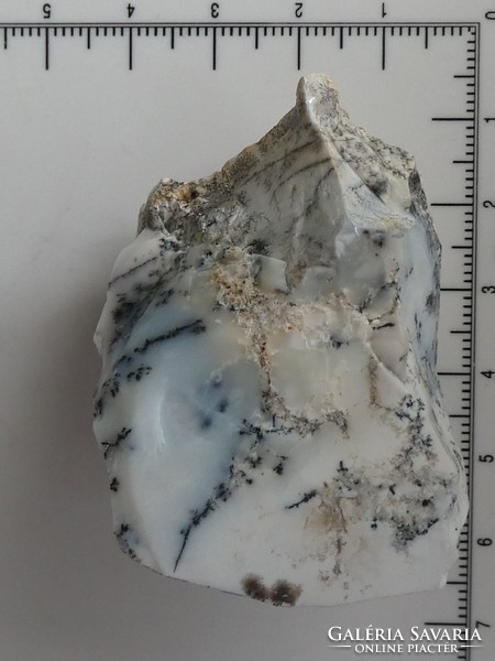 Természetes közönséges opál ásvány dendrites mintákkal (Merlinit). 43 gramm