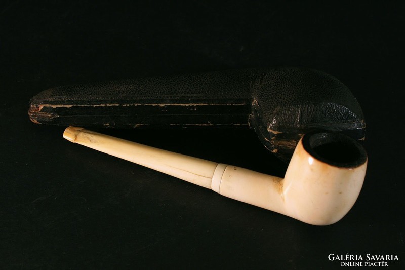 Tea pipe in its original box, 13.5 cm