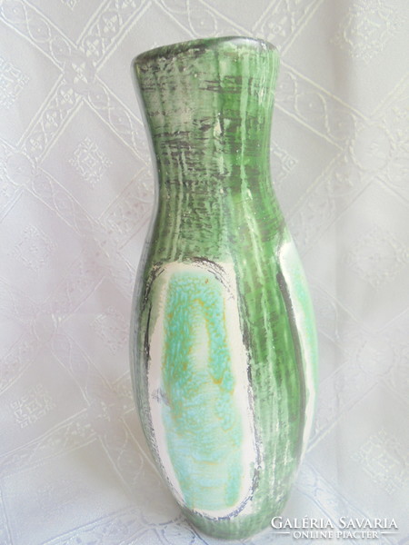 Kerezsi Gyöngyi által készített szignált kerámia váza