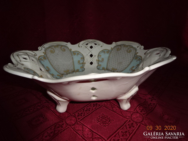 Yugoslav porcelain, centerpiece with an openwork pattern, diameter 29.5 cm. He has!