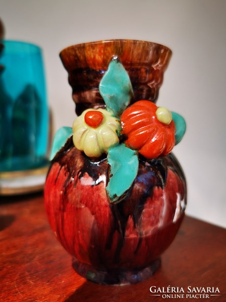 Art deco floral vase with hops