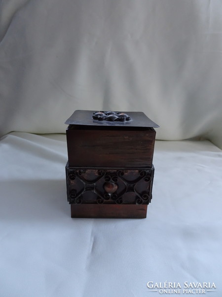 Beautifully decorated craftsman small bronze box.