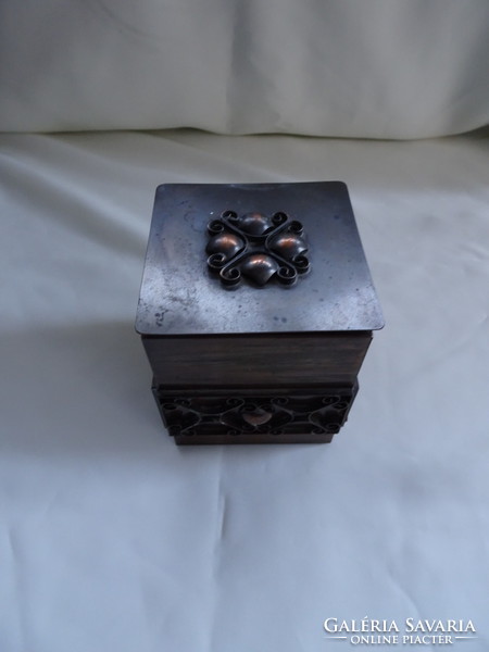 Beautifully decorated craftsman small bronze box.