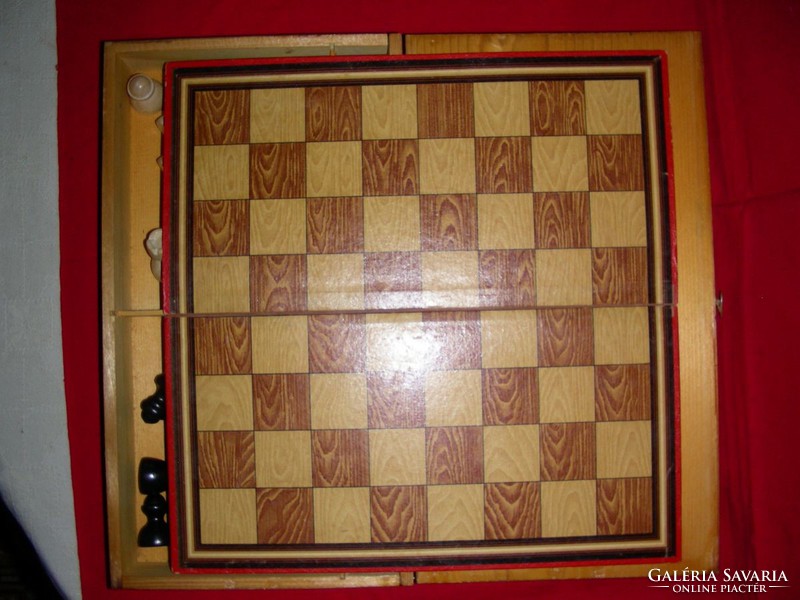 Régi sakk és malom játék