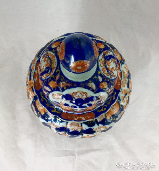 Large Japanese Imari porcelain urn vase - 04361