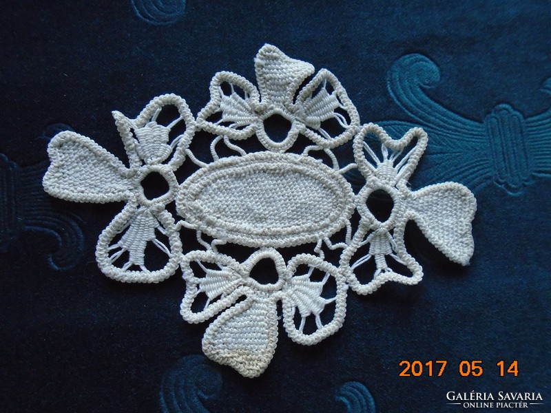 Point lace small tablecloth with flower and oval pattern 16 x 12 cm (20)