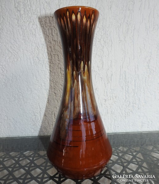 Régi osztrák sorszámozott  folyatott mázas képzőművészeti váza