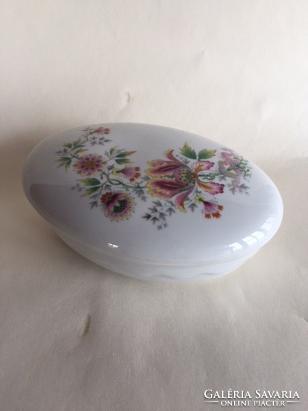 Porcelain bonbonier - serving tray with lid - storage box - porcelain dish, box, centerpiece, jewelry