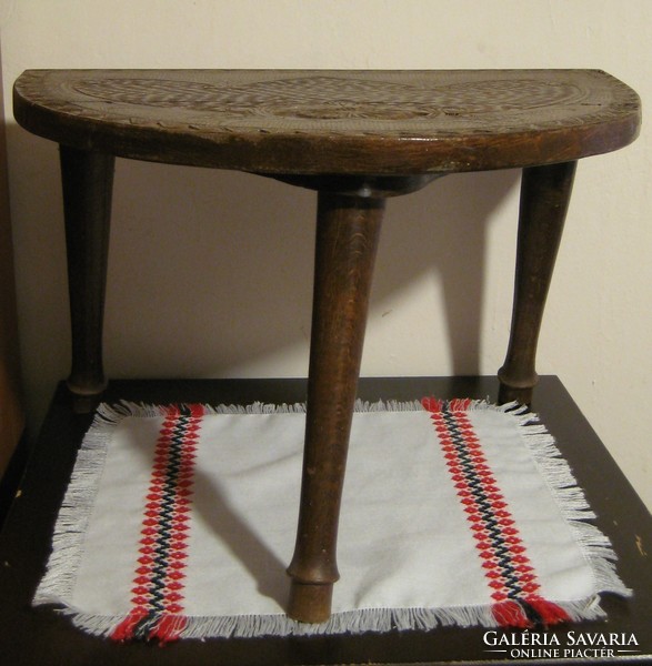 Folk baroque small chair with copper veins