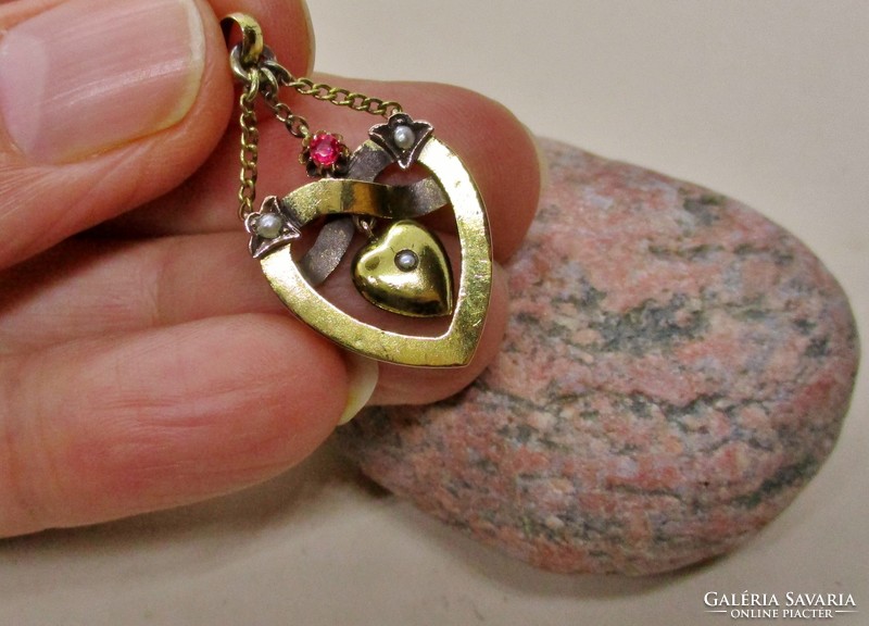 Különleges antik arany  medál, rubin és gyöngyök akció!