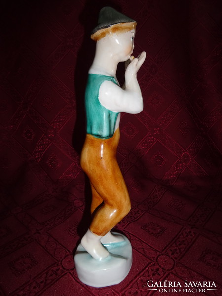 Figurative statue from Bodrogkeresztúr, boy playing the flute, 24 cm high. There are! Nice ones.