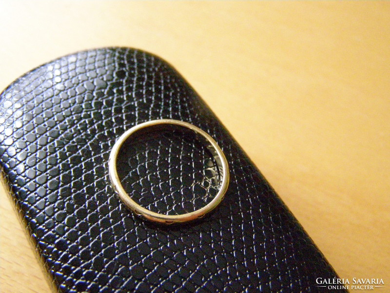 Gold wedding ring, 14 carats