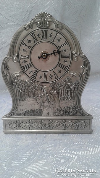 Sks 95% pewter table or mantel clock