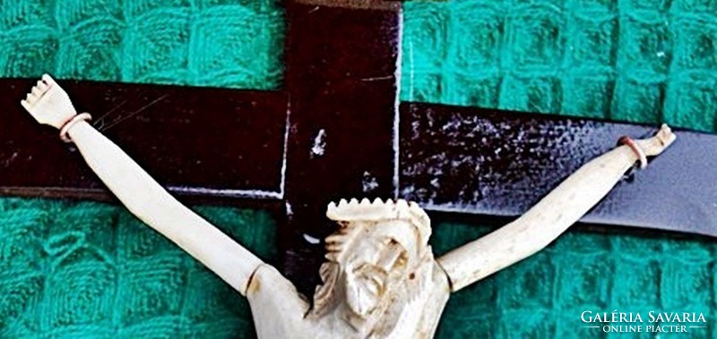 21. Antique, bone of Jesus Christ 15 cm, 43 cm gilt base crucifix, cross. 1780th