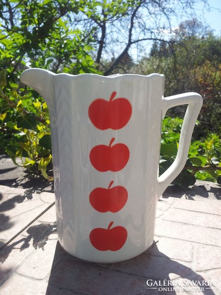 Granite jug with apples