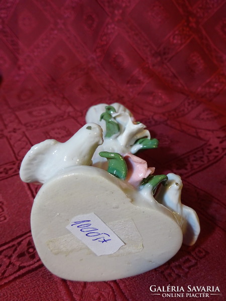 Heart-based German porcelain vase with doves and rose pattern, height 12 cm. He has!