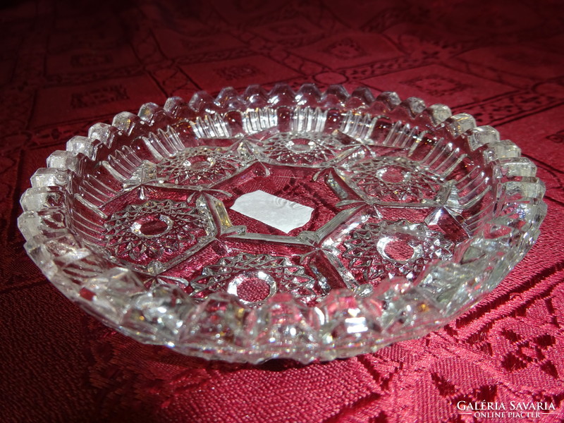 Glass bowl, center of the table, diameter 11 cm. He has!