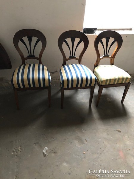 Múlt századi székek, 3 db, újra kárpitozva, restaurálva, lakberendezéshez
