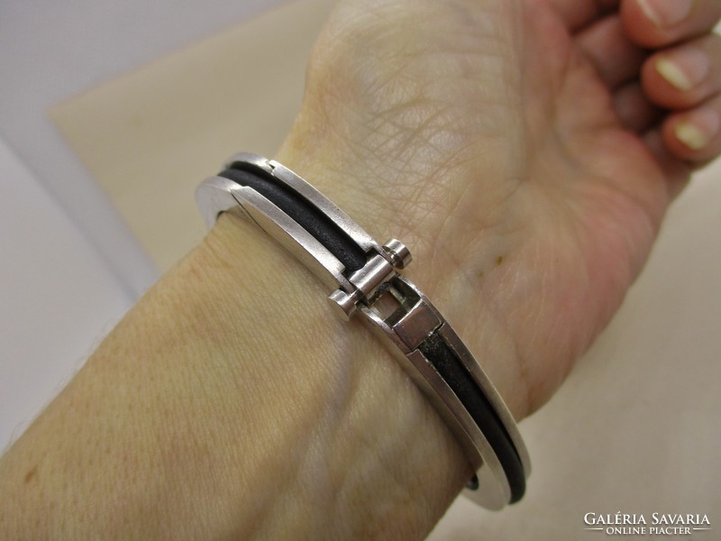 Special, elegant rubber silver unisex bracelet