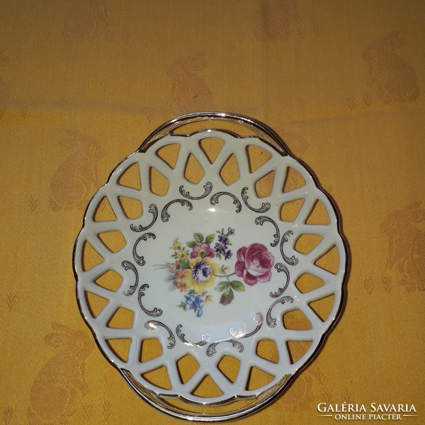 Porcelain openwork pattern bowl (gdr)