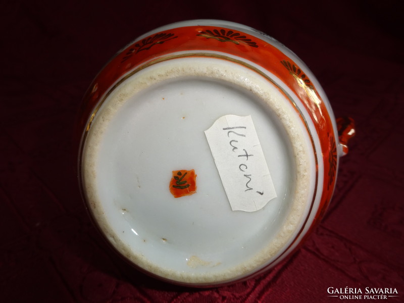 Japanese Kutan porcelain sugar bowl, height 10.5 cm. He has!