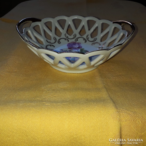 Porcelain openwork pattern bowl (gdr)