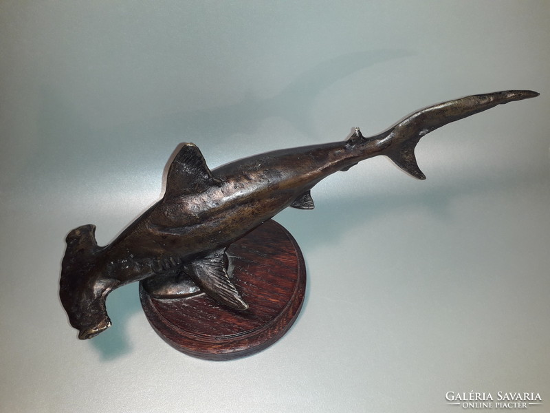 Nagy méretű bronz cápa hal pörölycápa szobor jelzett 30 cm