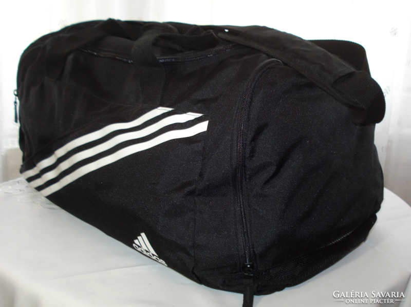 Adidas travel or sports bag in black pearl canvas that can be hung on the shoulder