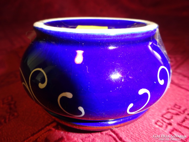 German porcelain, cobalt blue bonbonier, diameter 7.5 cm. He has!