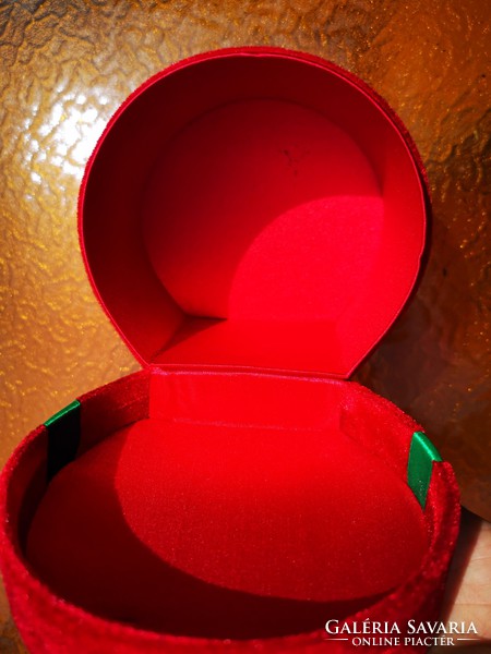 Red velvet jewelry holder