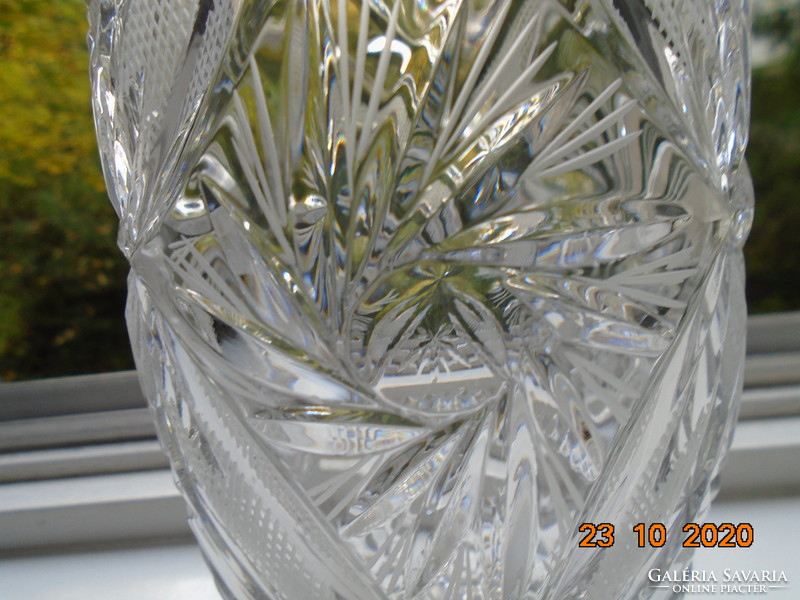 With rich diamond-cut elements, rosette and flower patterns, lead crystal vase