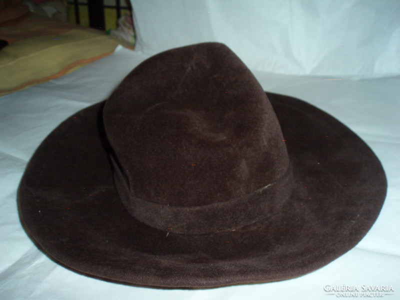 Vintage brown hat