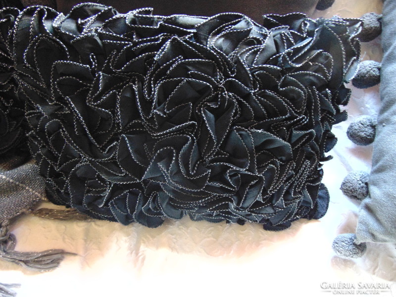 2 ruffled black decorative pillows