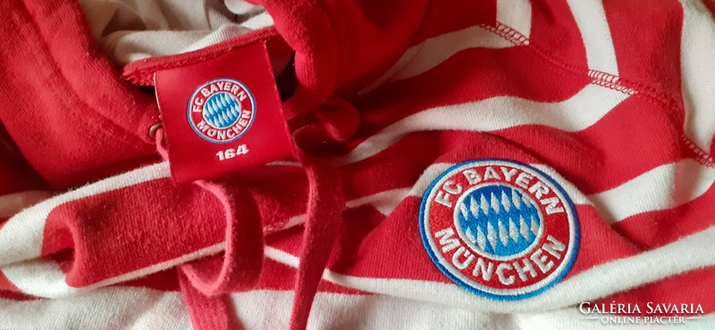 FC Bayern München kapucnis felső (német!!)