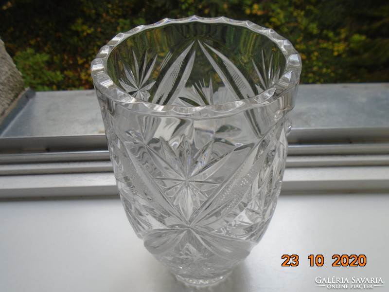 With rich diamond-cut elements, rosette and flower patterns, lead crystal vase